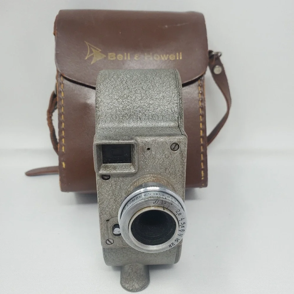 Vintage‎ Bell & Howell 134 Movie Camera 8MM Manual Case f1.9 Super Comat lens
